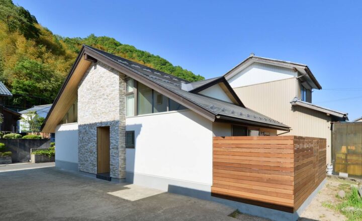 株式会社カズクリエイトオフィス　採光たっぷり三角屋根の家