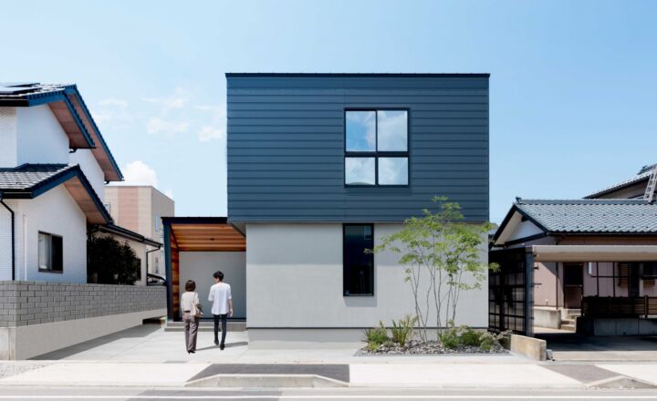 ノークホームズ株式会社　下がり天井でゾーニングしたおしゃれなキッチンのある住まい